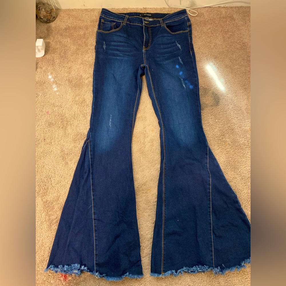 Flared fashionable jeans! Size 14 in womens(US)